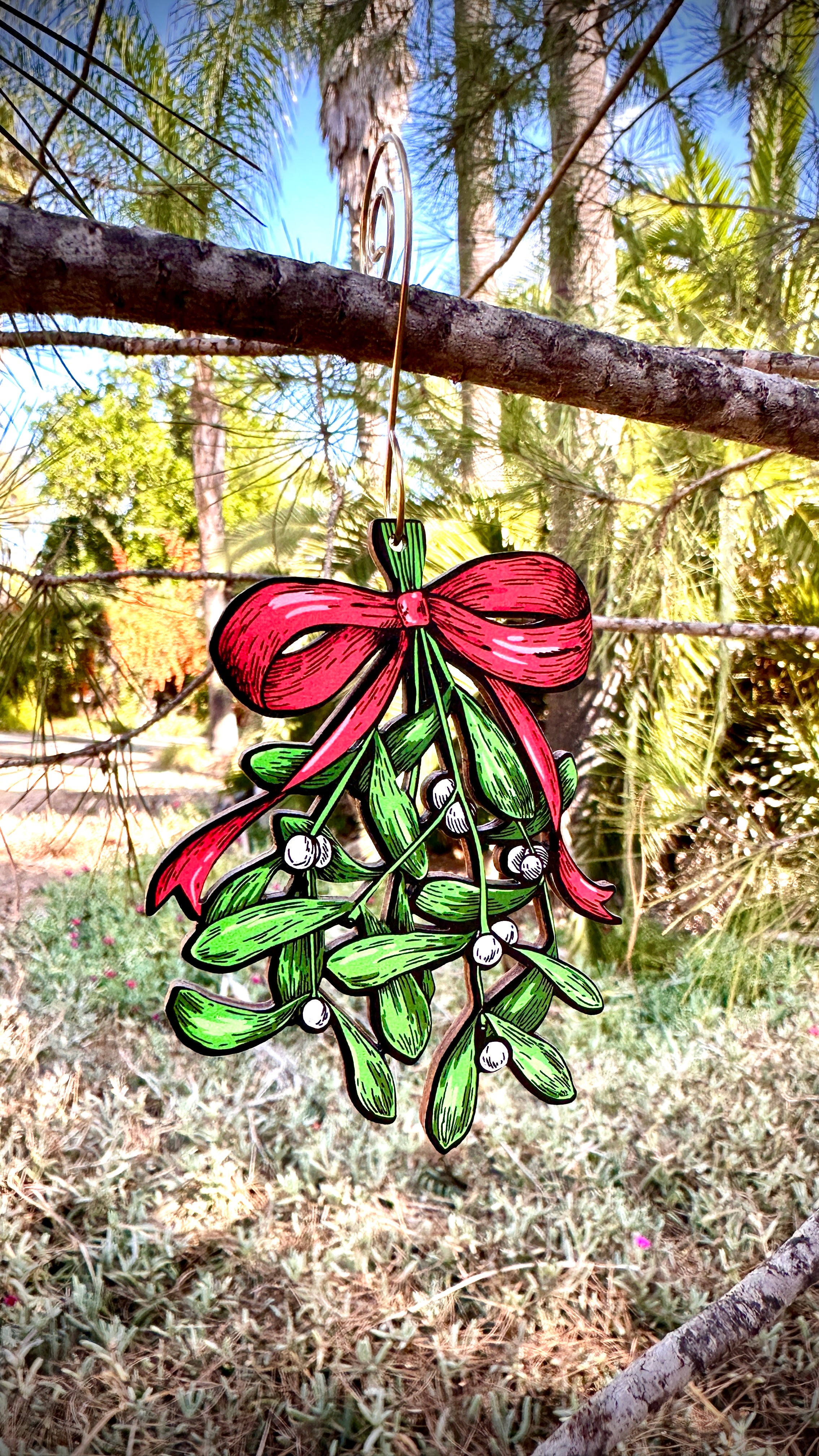 Mistletoe Ornament #9899