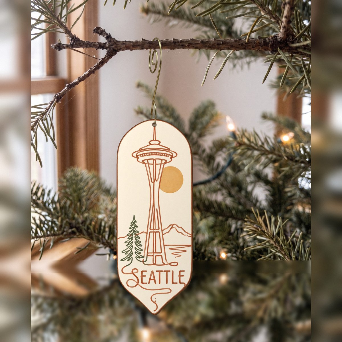WA Seattle Continuous-Line Drawing Custom Wood Ornament (OC15)