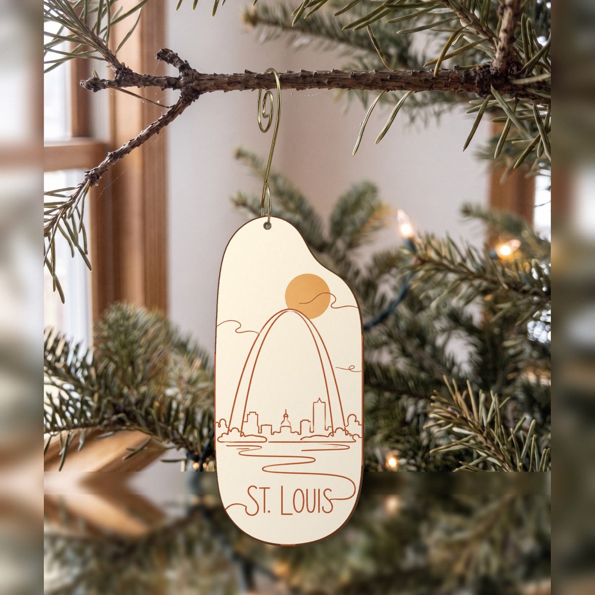 She's Choosing St. Louis Ornament | Continuous-Line Drawing | S1002-O