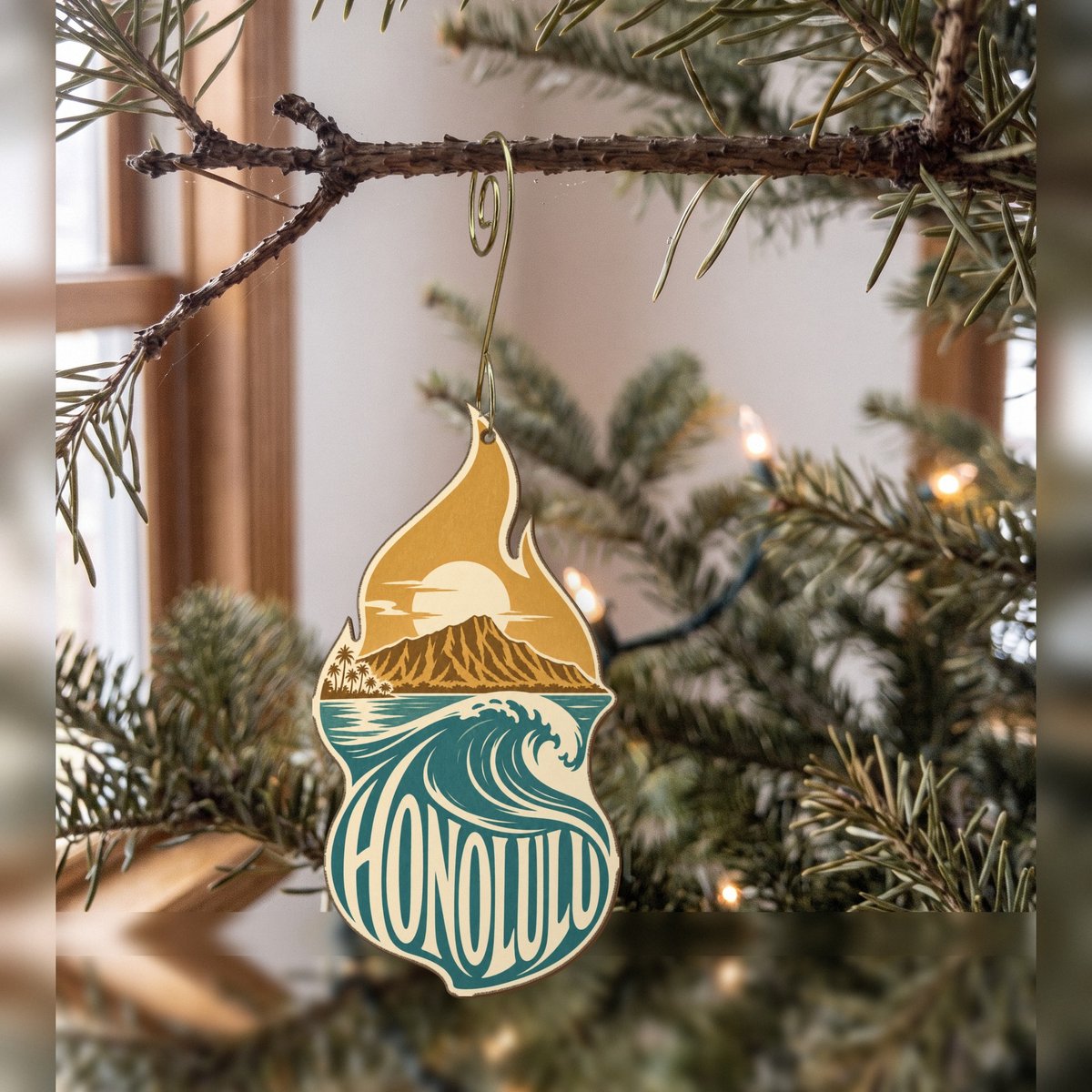 She's Choosing Honolulu Ornament | Typographic Illustration | S477-O